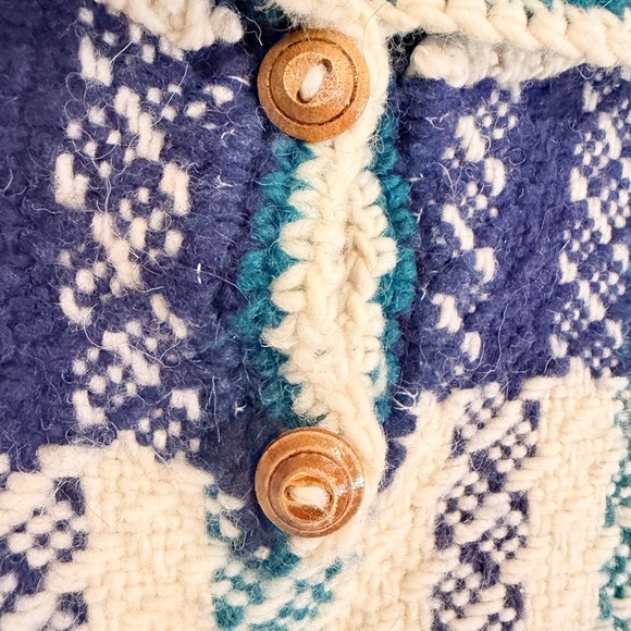 Vintage Handmade 100% Wool Sweater Blue Cream Ecuador | Chunky Knit - Picture 6 of 9